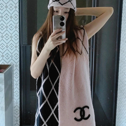 CHANEL 26S SCARF 200 IN WOOL AND CASHMERE 511104