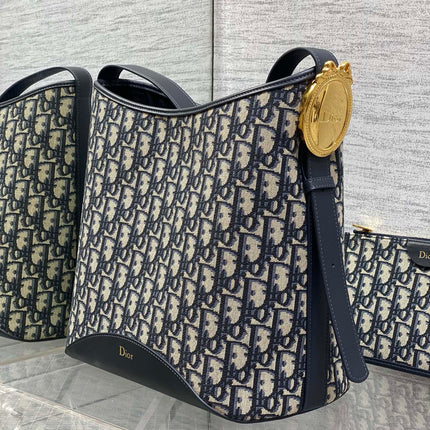 DIOR 26S MEDAILLON BUCKET BAG 26 IN BLACK OBLIQUE JACQUARD