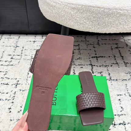 BOTTEGA VENETA 26S SQUARE-TOE WOVEN-STRAP SANDALS IN DARK BROWN LAMBSKIN