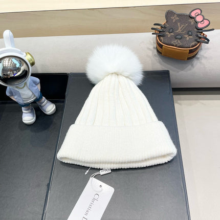 KNITTED BEANIE HAT IN WHITE WOOL AND FOX FUR 435031