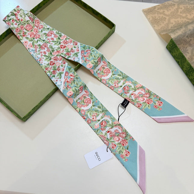 GUCCI 26S SCARF 120 IN SILK 267837