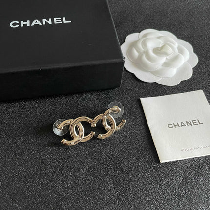 CHANEL 26S DOUBLE C LOGO CRYSTAL STUD EARRINGS IN GOLD METAL 631903