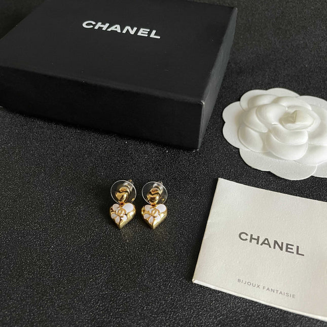 CHANEL 26S DOUBLE C HEART DROP EARRINGS WITH WHITE ENAMEL FLORAL DETAIL IN GOLD METAL 631910