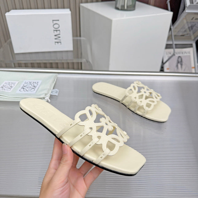 LOEWE 26S FLAT SANDALS IN CREAM WHITE CALFSKIN WITH CRYSTALS