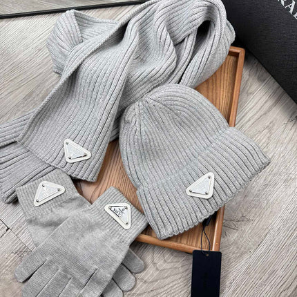 THREE-PIECES SET IN PALE GRAY WOOL AND ACRYLIC 406556