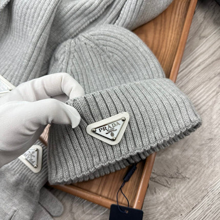 THREE-PIECES SET IN PALE GRAY WOOL AND ACRYLIC 406556