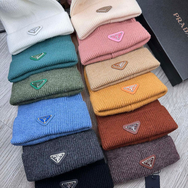 BEANIE HAT IN BRUNETTE BROWN WOOL 332399