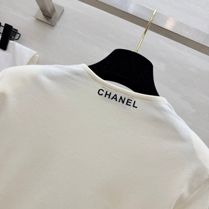 CHANEL 26S V-NECK SWEATSHIRT 974