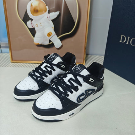 DIOR 26S LOW-TOP SNEAKER IN WHITE AND BLACK CALFSKIN STYLE 02