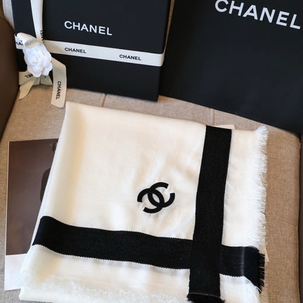 CHANEL 26S SCARF 140 IN SILK AND CASHMERE 504385