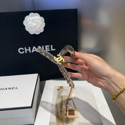 CHANEL 26S HAIR CLIP IN LIGHT BROWN ACETATE 512089