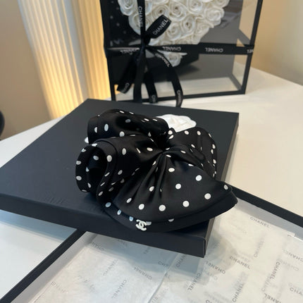 CHANEL 26S HAIR TIE IN BLACK WITH BEIGE POLKA DOT PATTERN 505327