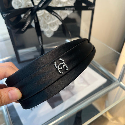 CHANEL 26S HEADBAND IN BLACK FABRIC 505331