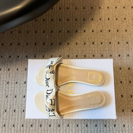 DIOR 26S DWAY SLIDE IN WHITE FABRIC AND LAMBSKIN