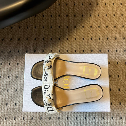 DIOR 26S HIGH-HEEL SANDALS 40 MM IN WHITE FABRIC AND  BLACK LAMBSKIN