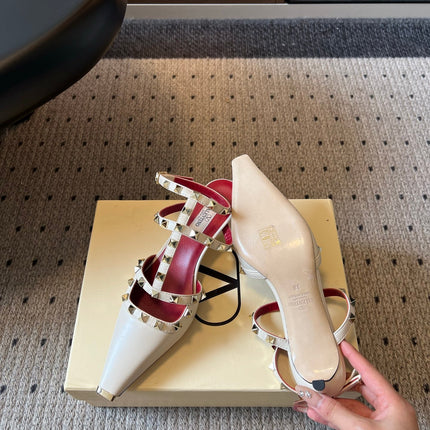 VALENTINO 26S ROCKSTUD HIGH HEELS 40 MM IN OFF WHITE CALFSKIN