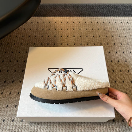 PRADA 26S WOVEN MULES IN IVORY WOOL AND BEIGE SUEDE