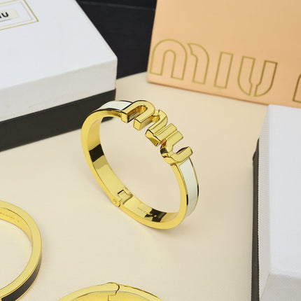 MIUMIU 26S LOGO HINGED BANGLE BRACELET WITH WHITE ENAMEL IN GOLD TONE METAL 02