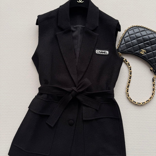 CHANEL 26S SLEEVELESS BLAZER 708