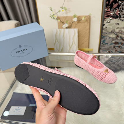 PRADA 26S MARY JANE FLATS IN PINK WOVEN RAFFIA WITH TRIANGLE LOGO