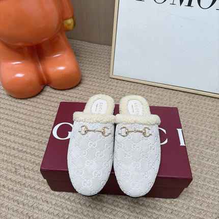 GUCCI 26S SHEARLING-LINED MULES IN OFF WHITE SUEDE