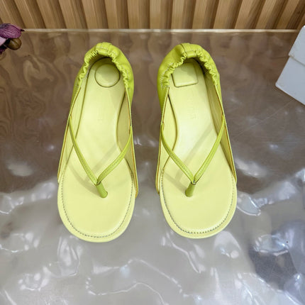 JACQUEMUS 26S THONG HEEL SANDALS 45 MM IN LEMON YELLOW CALFSKIN