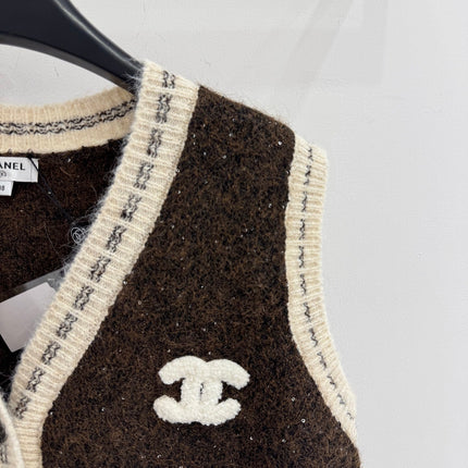 CHANEL 26S SLEEVELESS KNIT BLAZER 741