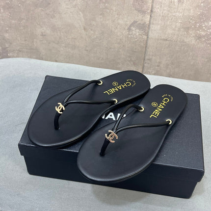 CHANEL 26S FLIP FLOPS IN BLACK CALFSKIN CC LOGO