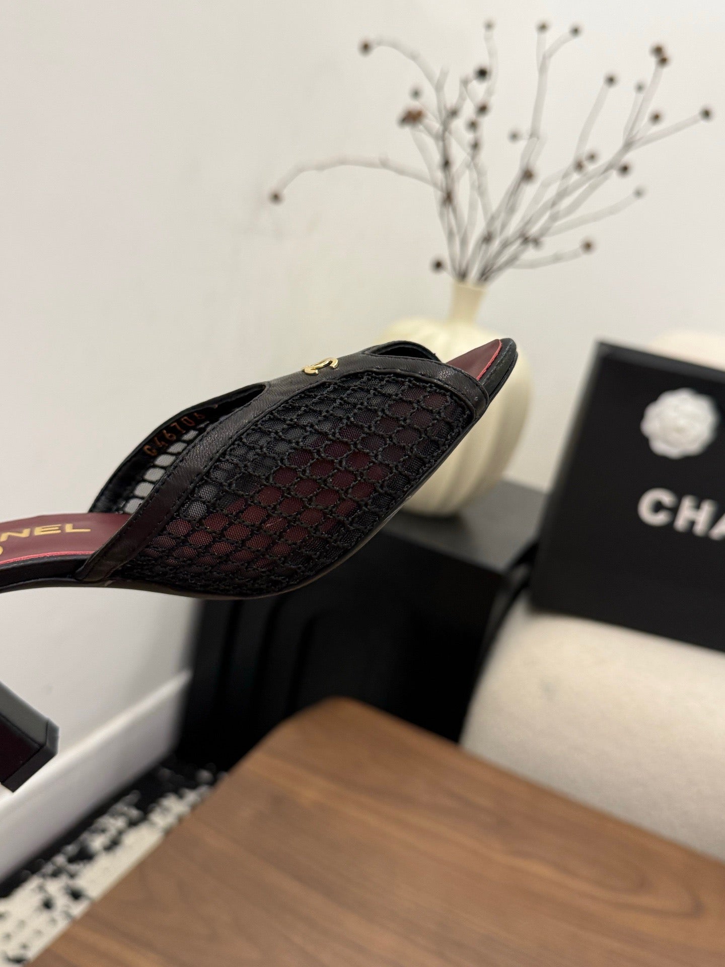 26S COCO BEACH MULES IN BLACK MESH AND FARBIC