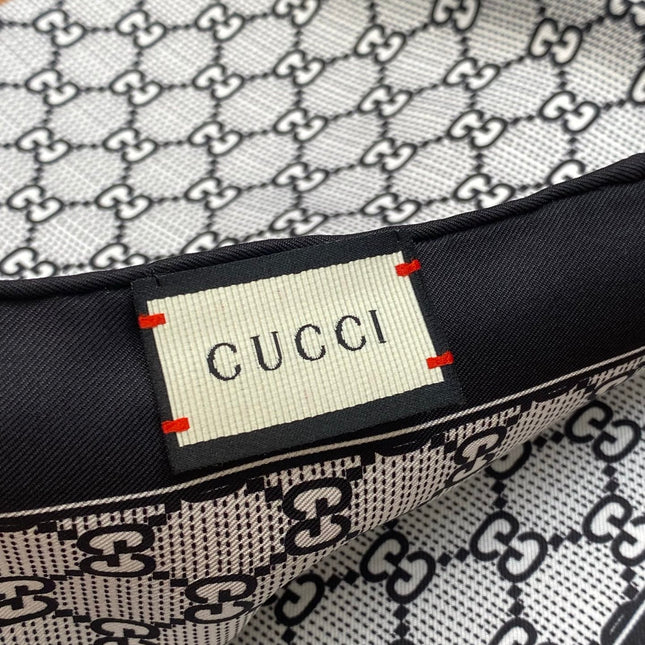 GUCCI 25S SCARF 90 IN SILK 709697