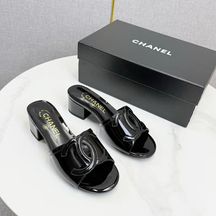 CHANEL 26S BLOCK HEEL SANDALS 40 MM IN BLACK PATENT CALFSKIN
