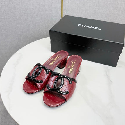 CHANEL 26S BLOCK HEEL SANDALS 40 MM IN RED CROCODILE-EMBOSSED CALFSKIN