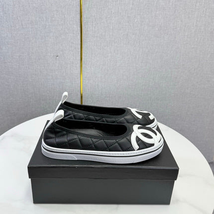 CHANEL 26S CC LOGO SLIP-ON SNEAKERS IN BLACK CALFSKIN