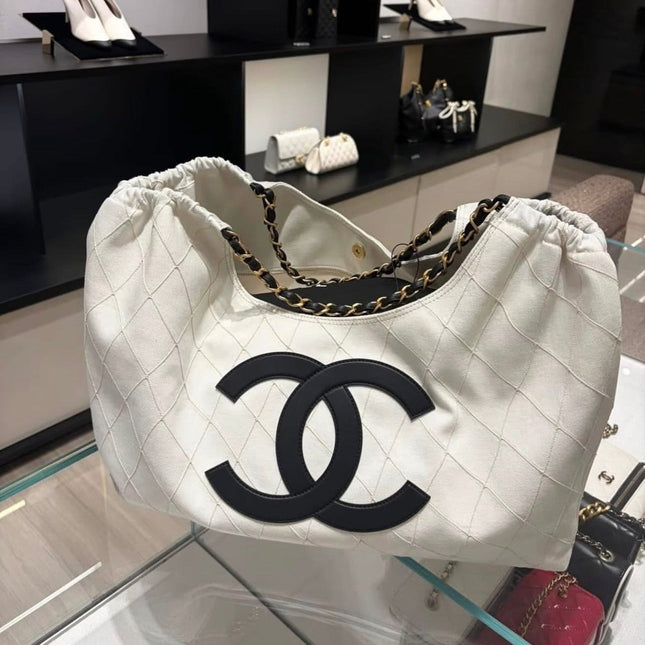 CHANEL 26S TOTE BAG 44 IN WHITE DENIM AND BLACK GG LOGO