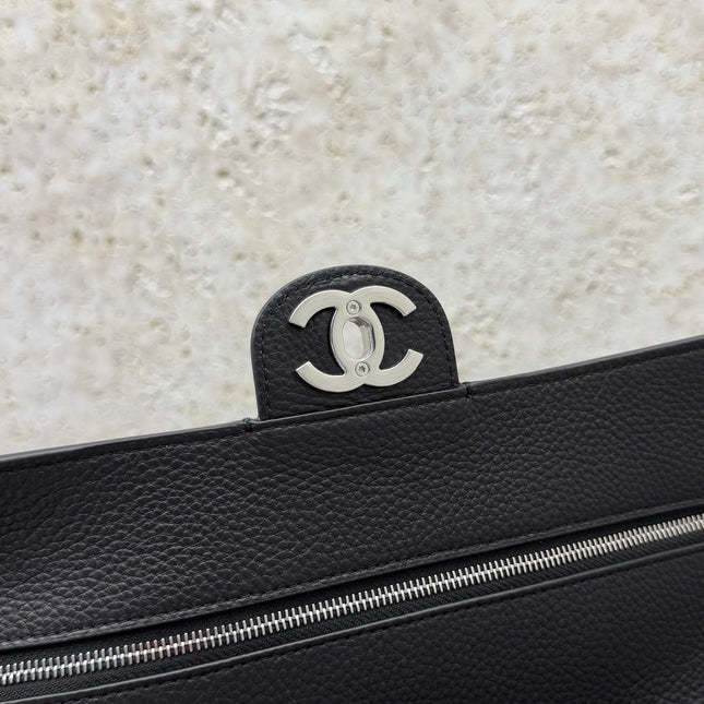 CHANEL 26S SHOULDER BAG 40 IN BLACK LAMBSKIN GRAINED