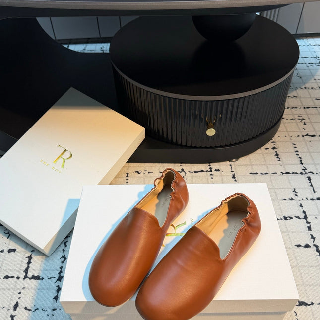 THE ROW 26S LOAFERS IN CARAMEL BROWN CALFSKIN