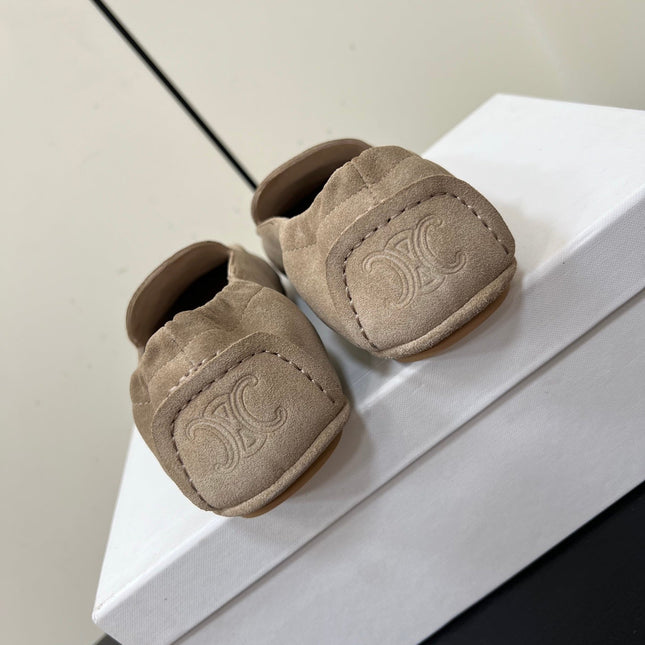CELINE 26S MAILLON TRIOMPHE LOAFER IN BEIGE SUEDE