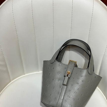 HM 25S PICOTIN LOCK 14 CM IN GREY OSTRICH WITH GOLD HARDWARE