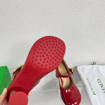 ATOMIC MARY-JANE PUMP 9 CM IN RUBY RED CALFSKIN