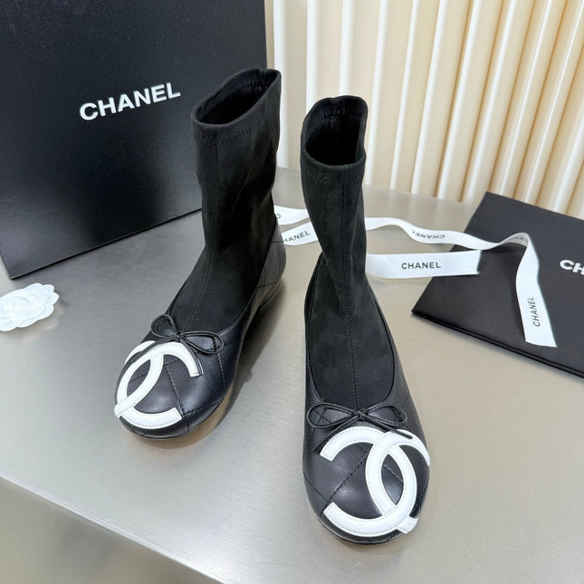 CHANEL 26S ANKLE BOOTS IN BLACK CALFSKIN AND SUEDE SQUARE TOE