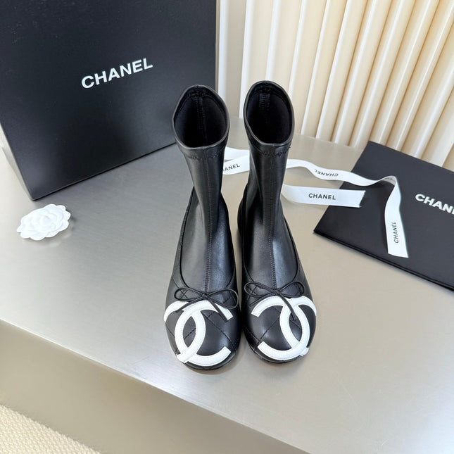 CHANEL 26S ANKLE BOOTS IN BLACK CALFSKIN SQUARE TOE