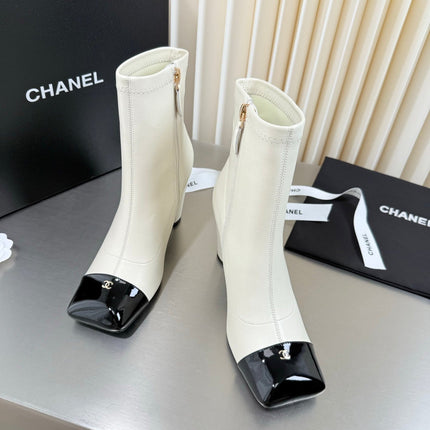 CHANEL 26S ZIPPER BOOTS 75 MM IN WHITE CALFSKIN AND BLACK PATENT LEATHER SQUARE TOE HIGH