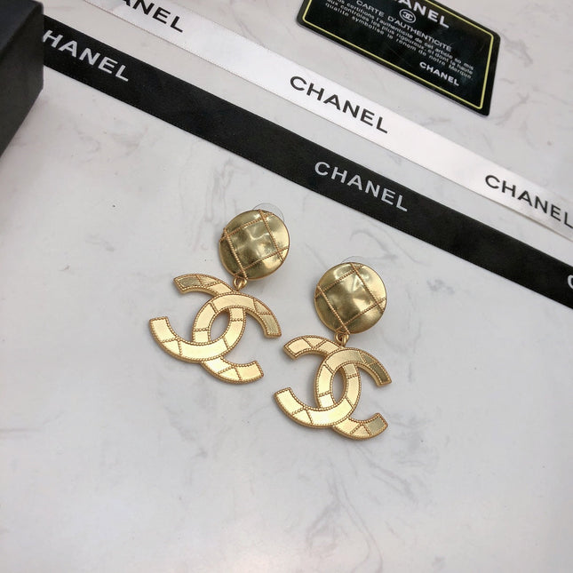 CHANEL 26S DOUBLE C LOGO QUILTED DROP EARRINGS IN GOLD METAL 631885