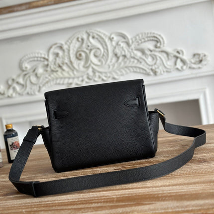 HM 25S KELLY MESSENGER 25 CM IN BLACK TOGO WITH GOLD HARDWARE