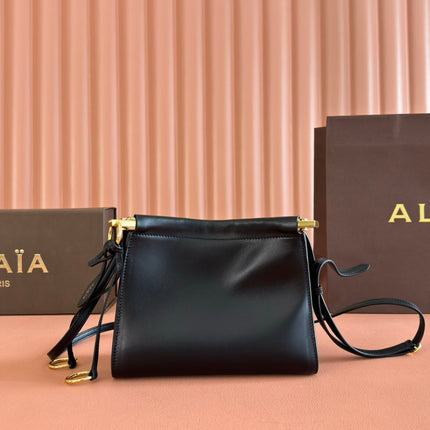 ALAIA 26S LE CLICK SHOULDER BAG 20 IN BLACK CALFSKIN