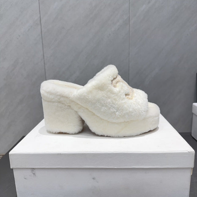 CELINE 26S HIGH-HEEL SANDALS IN WHITE PURE WOOL