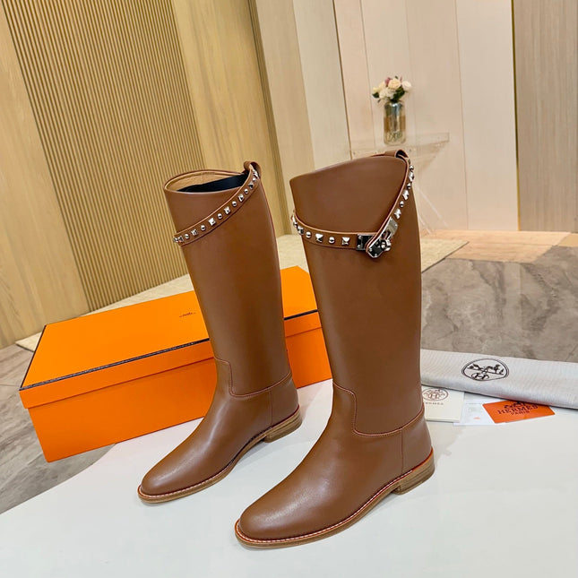 HM 25S KNEE-HIGH FLAT BOOTS IN BROWN LAMBSKIN WITH SILVER HARDWARE