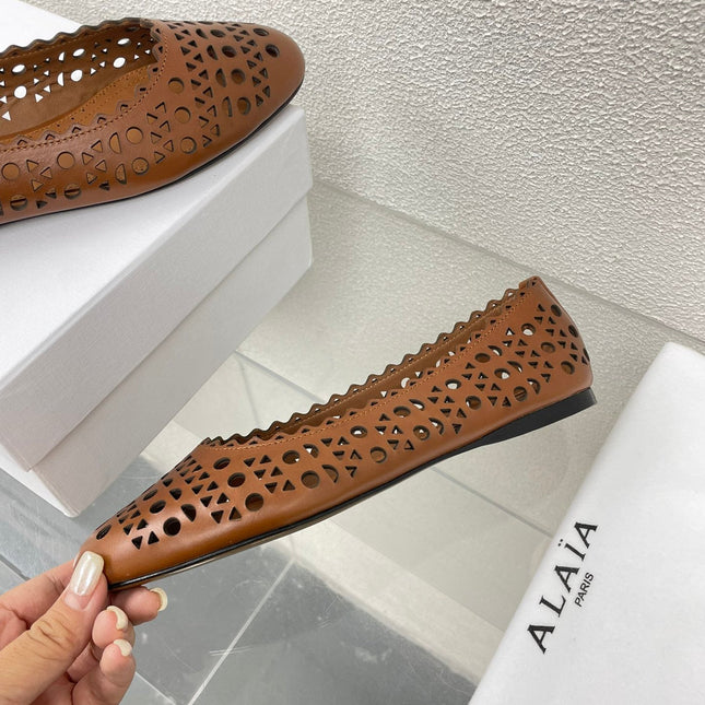 ALAIA BALLET FLAT IN CARAMEL BROWN MESH LAMBSKIN