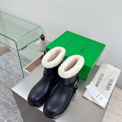 BOTTEGA VENETA 26S FUR-LINED BOOTS IN BLACK CALFSKIN AND WHITE WOOL