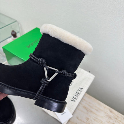 BOTTEGA VENETA 26S FUR-LINED BOOTS IN BLACK SUEDE AND WHITE WOOL
